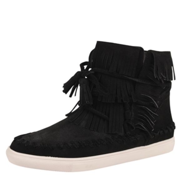 FINAL MARKDOWN! NWOB 🌟Vince Camuto Fringe Sneaker - Picture 1 of 6